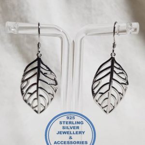 925 sterling Silver Earrings - Large filled leaves Price per 1 pair of earrings Leave only - 32 mm ball diameter All prices excludes national nominal door-to-door delivery fee Although some earrings might be similar size price is determined on weight as well as manufacturer although all our products are manufactured from the best quality 925 Sterling Silver.