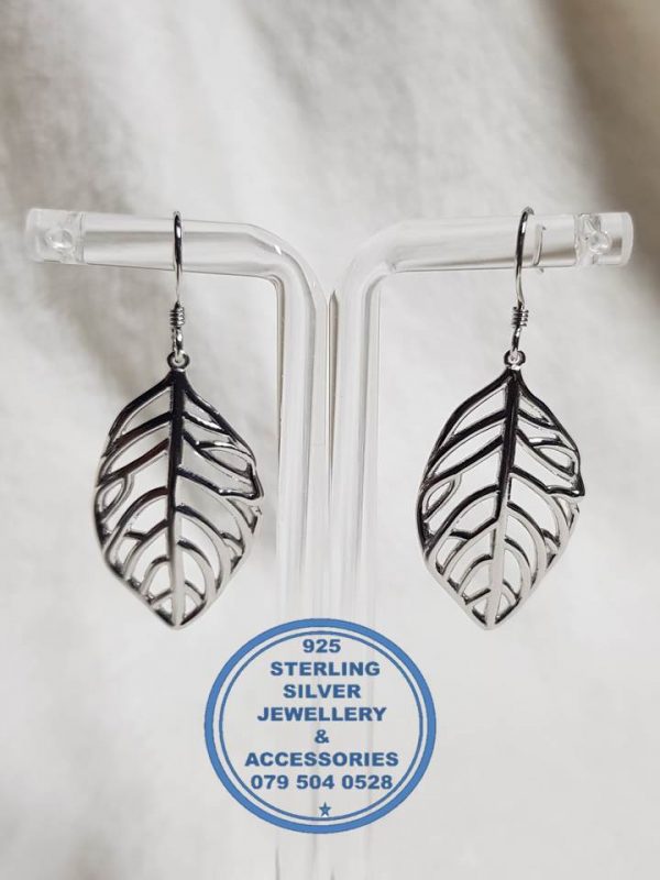 925 sterling Silver Earrings - Large filled leaves Price per 1 pair of earrings Leave only -  32 mm ball diameter All prices excludes national nominal door-to-door delivery fee Although some earrings might be similar size price is determined on weight as well as manufacturer although all our products are manufactured from the best quality 925 Sterling Silver.