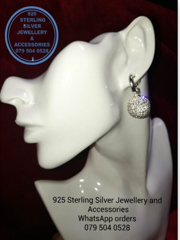 925 sterling Silver Earrings  - Pretty Woman Half Hoop Dangle Glitter Ball Earring - Stunning!! Price per 1 pair of earrings Glitter ball  16 mm ball  diameter All prices excludes national nominal door-to-door delivery fee Although some earrings might be similar size price is determined on weight as well as manufacturer although all our products are manufactured from the best quality 925 Sterling Silver.