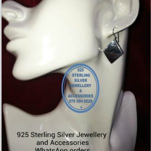 925 sterling Silver Earrings - Statement Diamond Shape Price per 1 pair of earrings Diamond only Diameter 25mm All prices excludes national nominal door-to-door delivery fee Although some earrings might be similar size price is determined on weight as well as manufacturer although all our products are manufactured from the best quality 925 Sterling Silver.
