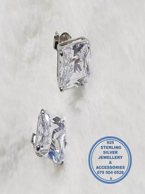 925 sterling Silver Earrings - Stunning  Rectangular clear cubic zirconia Large Studs Price per 1 pair of earrings 10mm x 7mm All prices excludes national nominal door-to-door delivery fee Although some earrings might be similar size price is determined on weight as well as manufacturer although all our products are manufactured from the best quality 925 Sterling Silver.