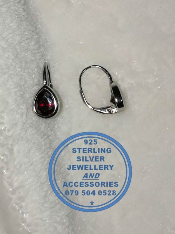 925 Sterling Silver Earrings 1 pair Red cubic detail