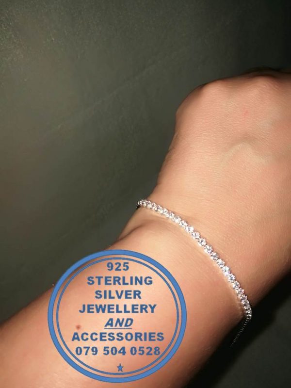 "925 Sterling Silver Tennis bracelet 18.5cm with clear cubics"