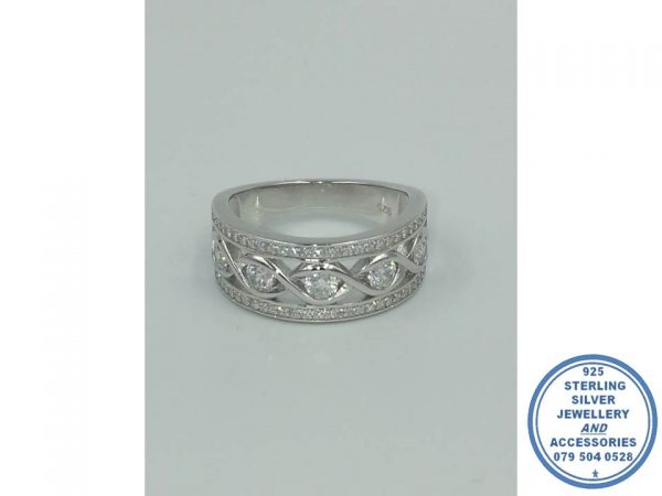 925 Sterling Silver Wedding Band Ring with round cubic middle and plain lines crossing middle cubics with 1 clear side cubic band on either side all as 1 ring